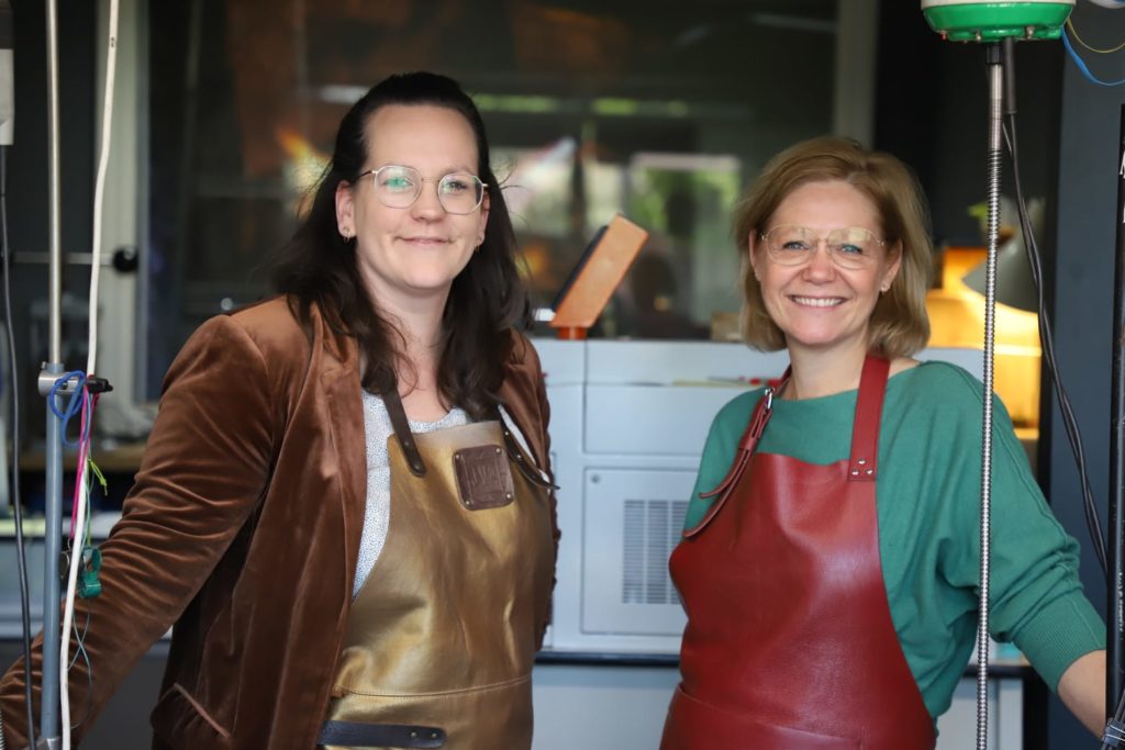 Goudsmid Lonneke en Jacqueline Best