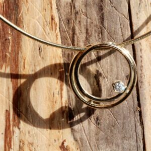 Trouwring vermaken naar hanger met diamant