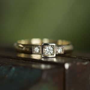 trouwring met nieuwe zetting diamant